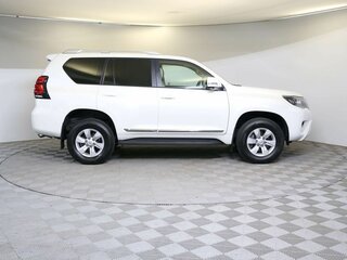 2022 Toyota Land Cruiser Prado 150 Series Рестайлинг 3, белый, 6290000 рублей, вид 4