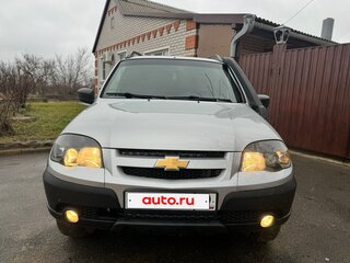2020 Chevrolet Niva I Рестайлинг, серебристый, 989000 рублей, вид 1