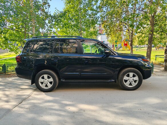 2013 Toyota Land Cruiser 200 Series Рестайлинг 1, чёрный, 3900000 рублей - вид 6