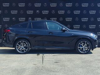 2022 BMW X6 40i III (G06), чёрный, 8250000 рублей, вид 4