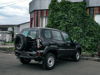 2026 Lada (ВАЗ) Niva Travel I Рестайлинг, зелёный, 1418000 рублей, вид 3