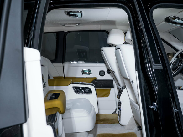 2025 Rolls-Royce Cullinan Black Badge I Рестайлинг (Series II), чёрный, 72000000 рублей - вид 38