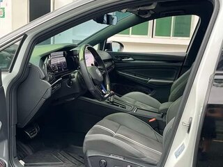 2023 Volkswagen Golf VIII, чёрный, 1670000 рублей, вид 5