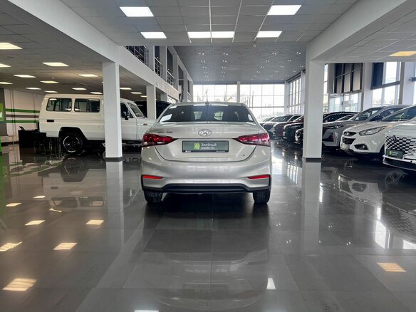 2017 Hyundai Solaris II, бежевый, 1390000 рублей - вид 3