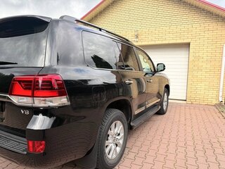 2018 Toyota Land Cruiser 200 Series Рестайлинг 2, чёрный, 7150000 рублей, вид 3