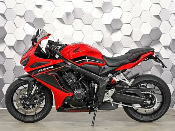 2023 Honda CBR 650R, красный, 977000 рублей - вид 3