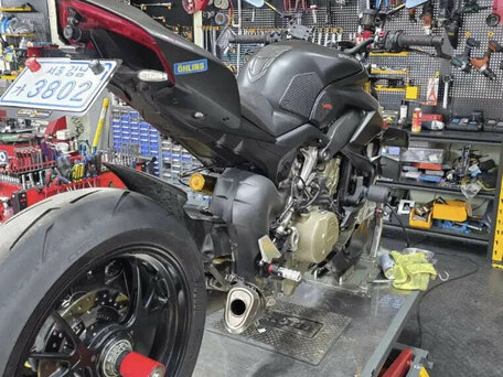 2021 Ducati Streetfighter V4, чёрный, 2450000 рублей, вид 4