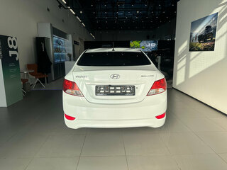 2013 Hyundai Solaris I, белый, 750000 рублей, вид 5