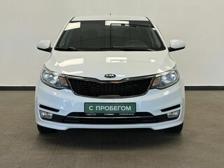 2015 Kia Rio III Рестайлинг, белый, 980000 рублей, вид 3