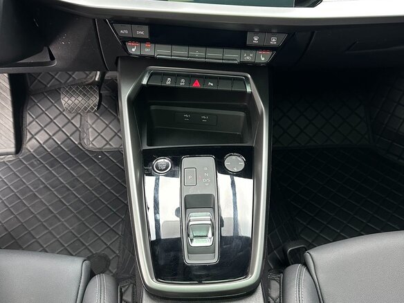 2023 Audi A3 Sportback 35 TFSI IV (8Y), красный, 1980000 рублей - вид 10