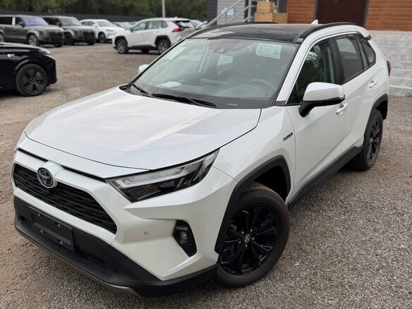 2024 Toyota RAV4 V (XA50), белый, 2830000 рублей