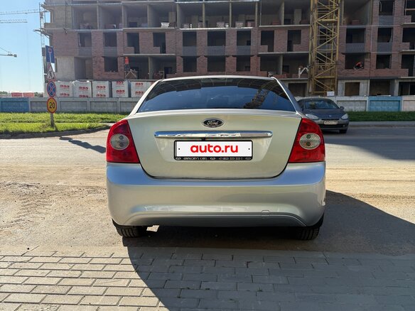 2010 Ford Focus II Рестайлинг, серебристый, 470000 рублей - вид 3