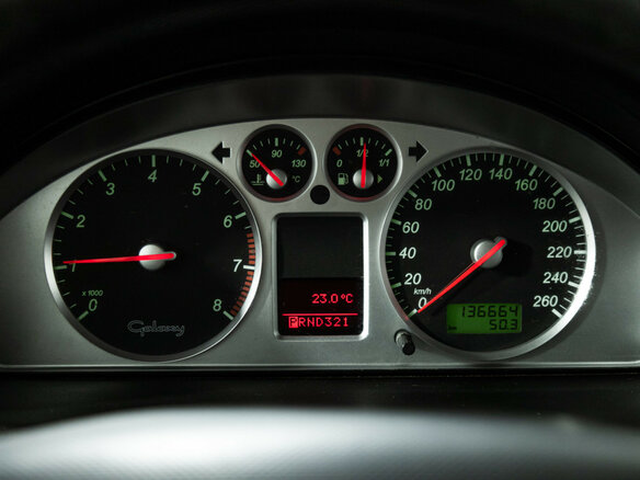 2002 Ford Galaxy I Рестайлинг, серебристый - вид 12