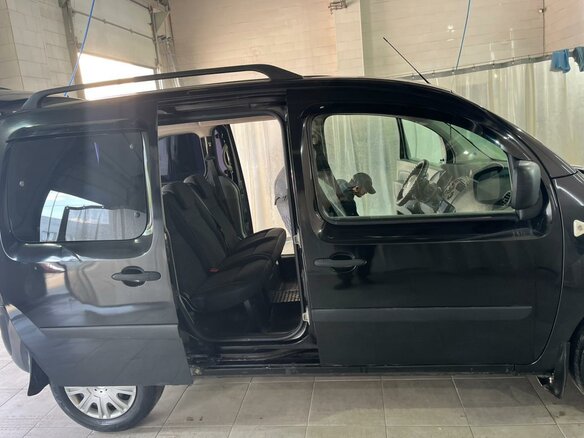 2010 Renault Kangoo II, чёрный, 700000 рублей - вид 6