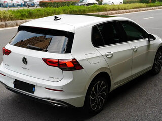 2022 Volkswagen Golf VIII, белый, 1900000 рублей, вид 4
