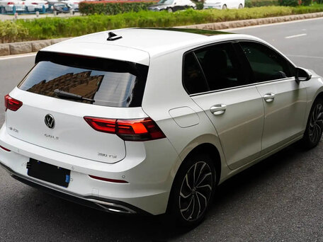 2022 Volkswagen Golf VIII, белый, 2150000 рублей, вид 4
