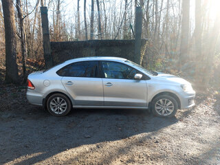 2015 Volkswagen Polo V Рестайлинг, серебристый, 1200000 рублей, вид 2