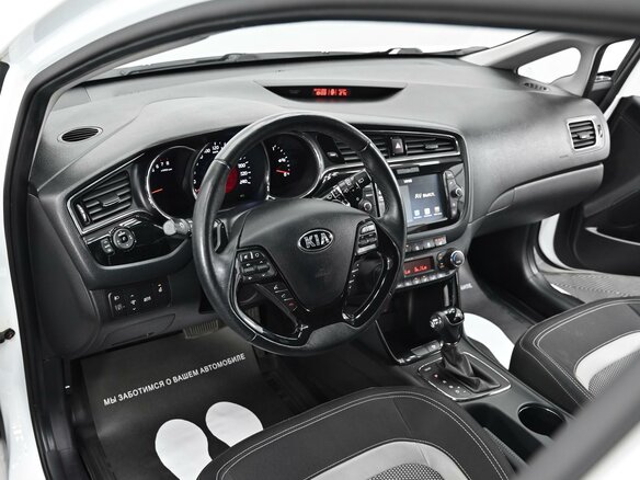 2017 Kia Ceed II Рестайлинг, белый, 1345000 рублей - вид 5