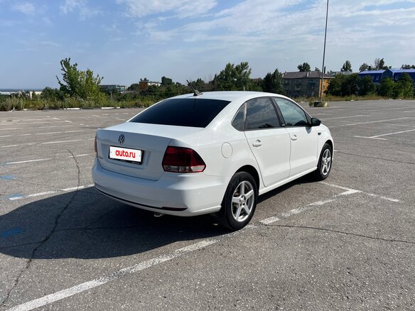 2017 Volkswagen Polo V Рестайлинг, белый, 930000 рублей - вид 4