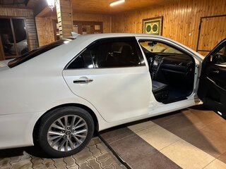 2015 Toyota Camry VII (XV50) Рестайлинг, белый, 1730000 рублей, вид 3