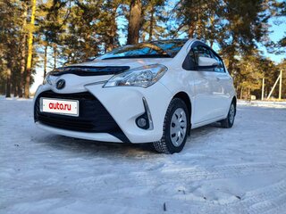 2017 Toyota Vitz III (XP130) Рестайлинг 2, белый, 825000 рублей, вид 1