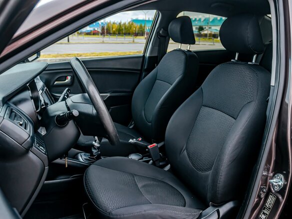 2016 Kia Rio III Рестайлинг, коричневый, 950000 рублей - вид 12