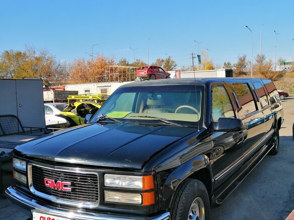 1997 GMC Suburban, чёрный, 6000000 рублей - вид 1