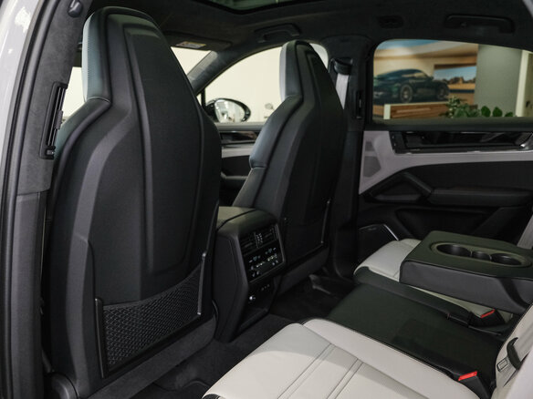 2026 Porsche Cayenne Coupé III Рестайлинг, серый - вид 33