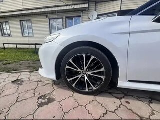 2020 Toyota Camry VIII (XV70), белый, 2900000 рублей, вид 3