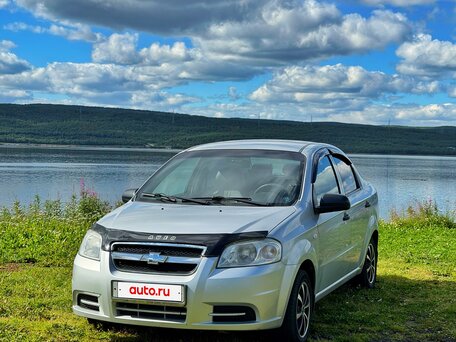 2011 Chevrolet Aveo I Рестайлинг, серебристый, 400000 рублей, вид 1