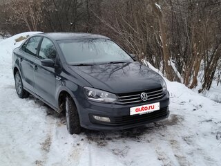 2018 Volkswagen Polo V Рестайлинг, серый, 890000 рублей, вид 3