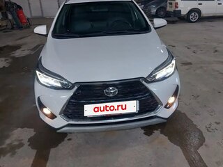 2021 Toyota Yaris L X XP150 Рестайлинг, белый, 1750000 рублей, вид 3