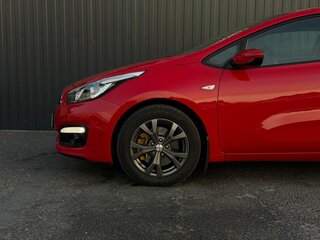 2017 Kia Ceed II Рестайлинг, красный, 1350000 рублей, вид 5