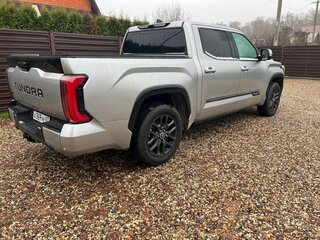2022 Toyota Tundra CrewMax III, серый, 6500000 рублей, вид 5