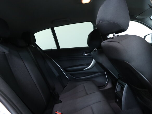 2016 BMW 1 серии 118i II (F20/F21) Рестайлинг, белый, 1590000 рублей - вид 22