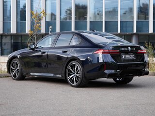 2026 BMW 5 серии 530i xDrive VIII (G60/G61/G68), чёрный, 9700000 рублей, вид 4
