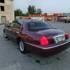 1999 Lincoln Town Car III, красный, 1350000 рублей, вид 3