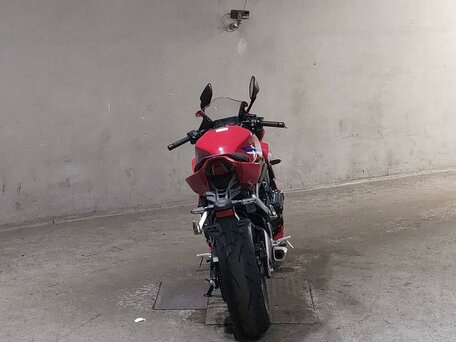 2025 Honda CBR 650R, красный, 1177000 рублей, вид 4