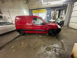 2011 Citroen Berlingo I Рестайлинг, красный, 370000 рублей, вид 3