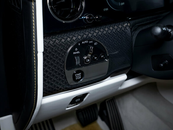 2025 Rolls-Royce Cullinan Black Badge I Рестайлинг (Series II), чёрный, 72000000 рублей - вид 22