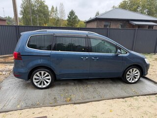 2015 Volkswagen Sharan II Рестайлинг, синий, 1740000 рублей, вид 5