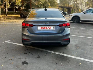 2017 Hyundai Solaris II, серый, 890000 рублей, вид 4