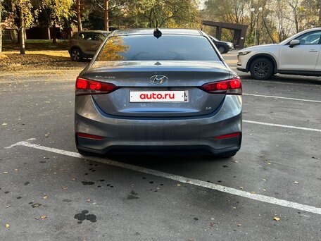 2017 Hyundai Solaris II, серый, 890000 рублей, вид 4