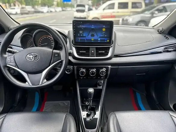 2022 Toyota Yaris L X XP150 Рестайлинг, белый - вид 8
