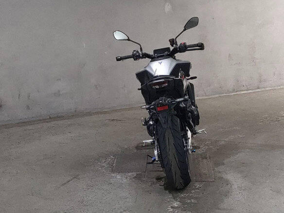 2024 Yamaha MT-09 (FZ-09), серебристый, 930000 рублей - вид 3