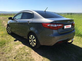2013 Kia Rio 5-speed III, серый, 700000 рублей, вид 4