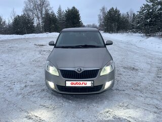 2013 Skoda Fabia II Рестайлинг, бежевый, 400000 рублей, вид 2