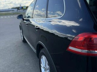 2011 Volkswagen Touareg II, чёрный, 2500000 рублей, вид 4