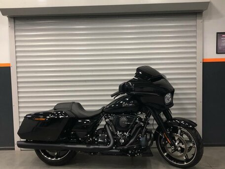 2025 Harley-Davidson Street Glide, чёрный, 4190000 рублей, вид 3