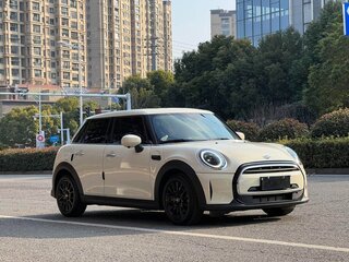 2023 Mini Hatch One III (F55/F56) Рестайлинг 2, бежевый, 2170700 рублей, вид 3